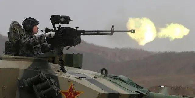 坦克上的机枪怎么来区分它是并列机枪高射机枪还是航向机枪