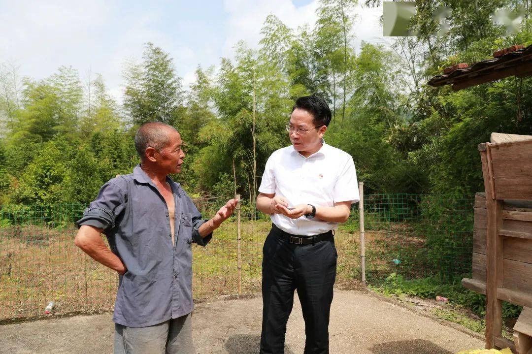 祝荣亮(右)三明市委常委,市纪委书记,监委主任新时代强化政治监督的