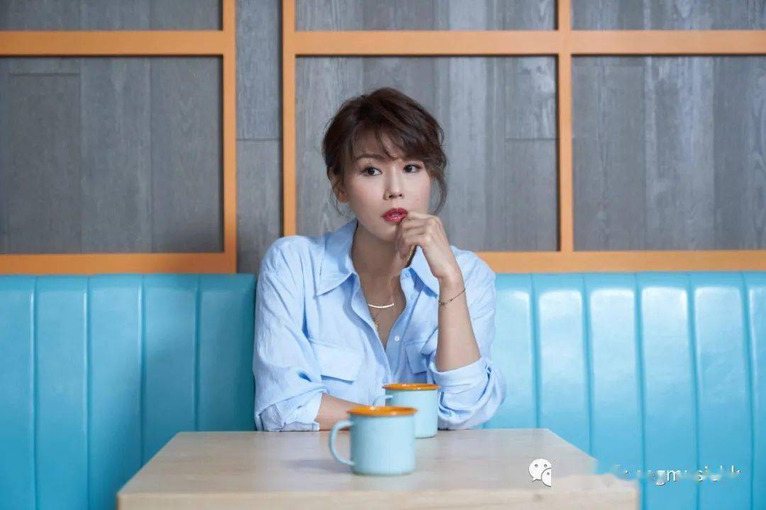 何嘉莉重新演绎经典歌曲《两种人》