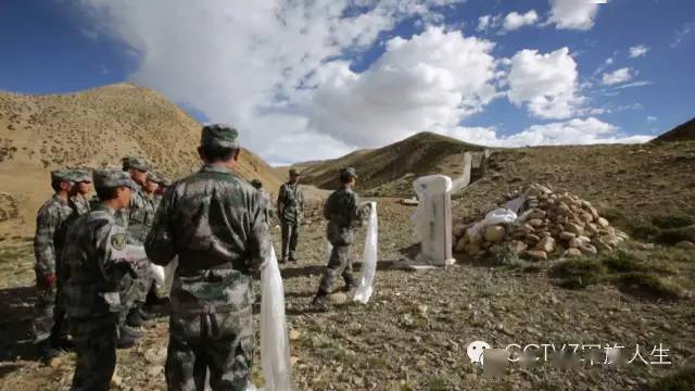 英雄团长祁发宝扎根边防20多年半月吃30多包朝天椒抗寒提神