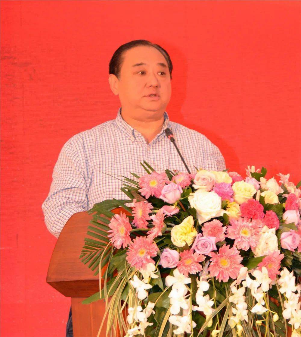 集团领导肖文慧,冯建军,张建,杨运辉分别宣读了新华联集团2020年度各