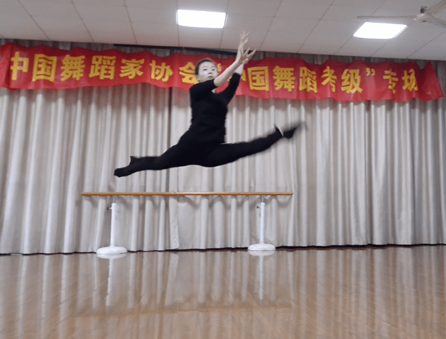 把爱带回家年味云课堂舞蹈技巧大跳