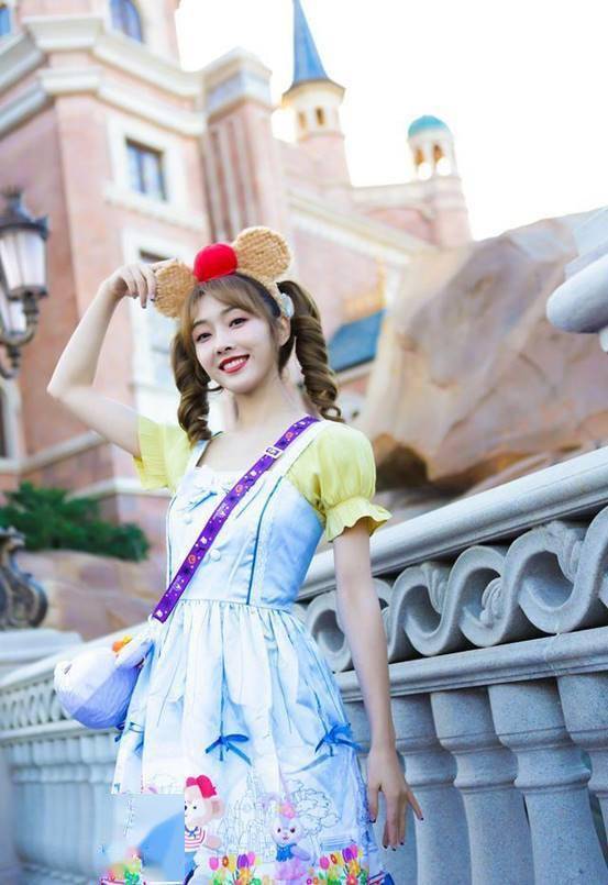 宣璐举名牌拉票遗憾被淘汰哭喊求观众记住她