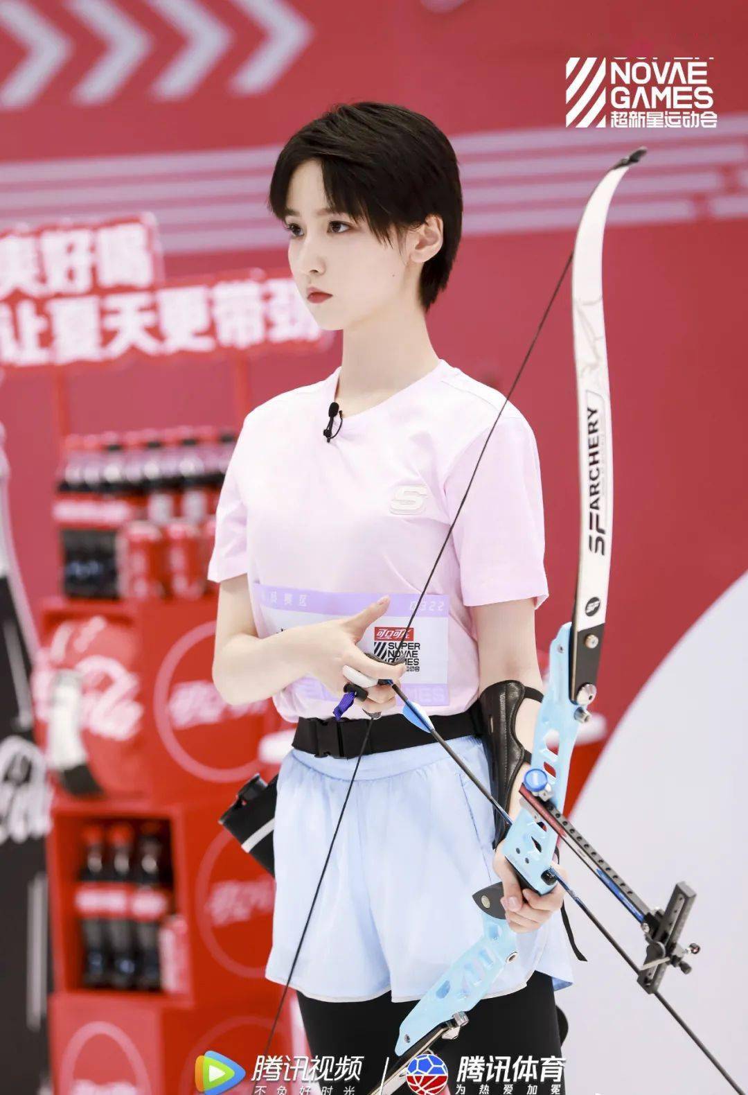 诸葛大力「jk制服」晒腿吸睛!沦为「制服女主播」人气 "低迷" ?