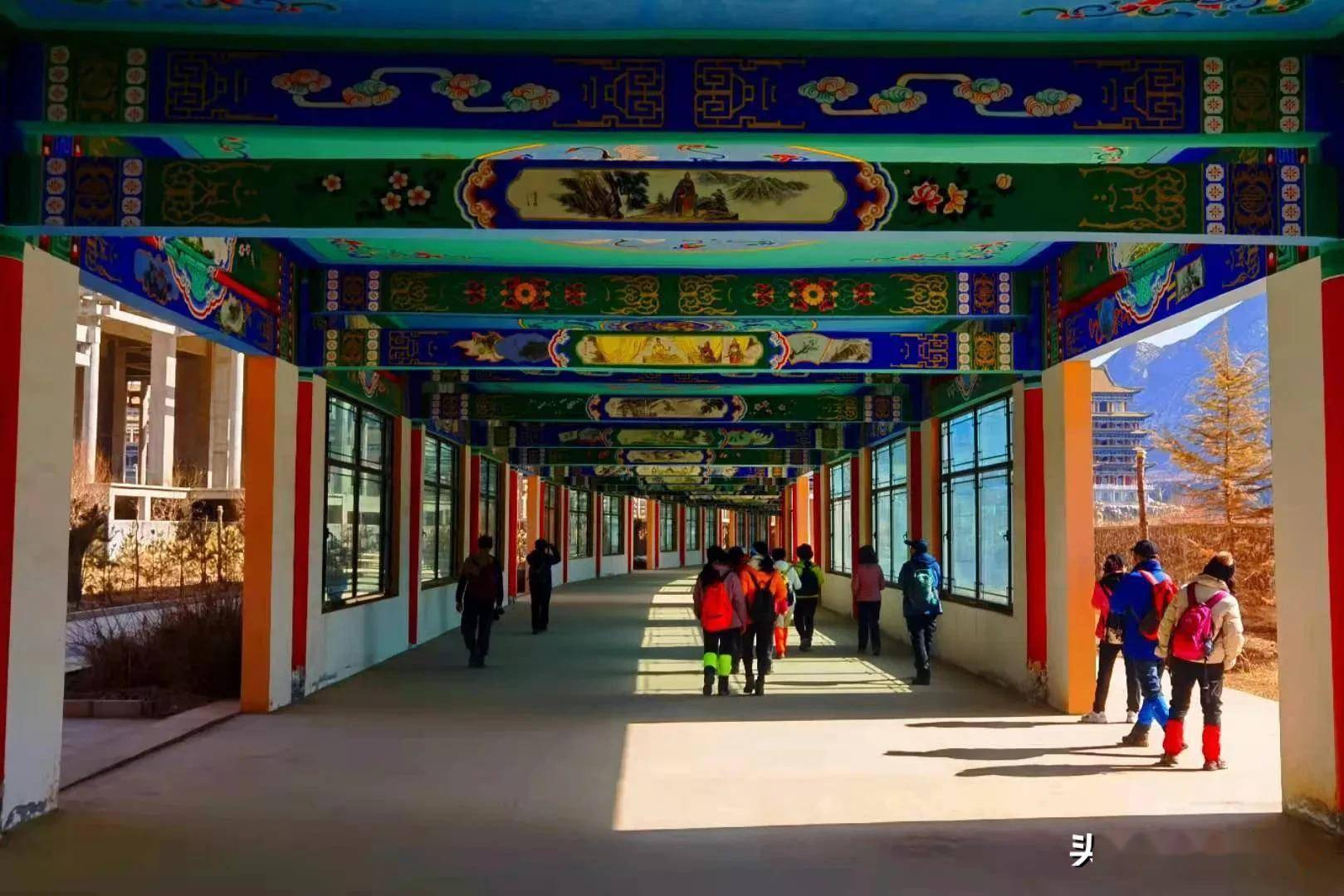 徒步行游兰州什川河口村参观游览建设中的黄河楼