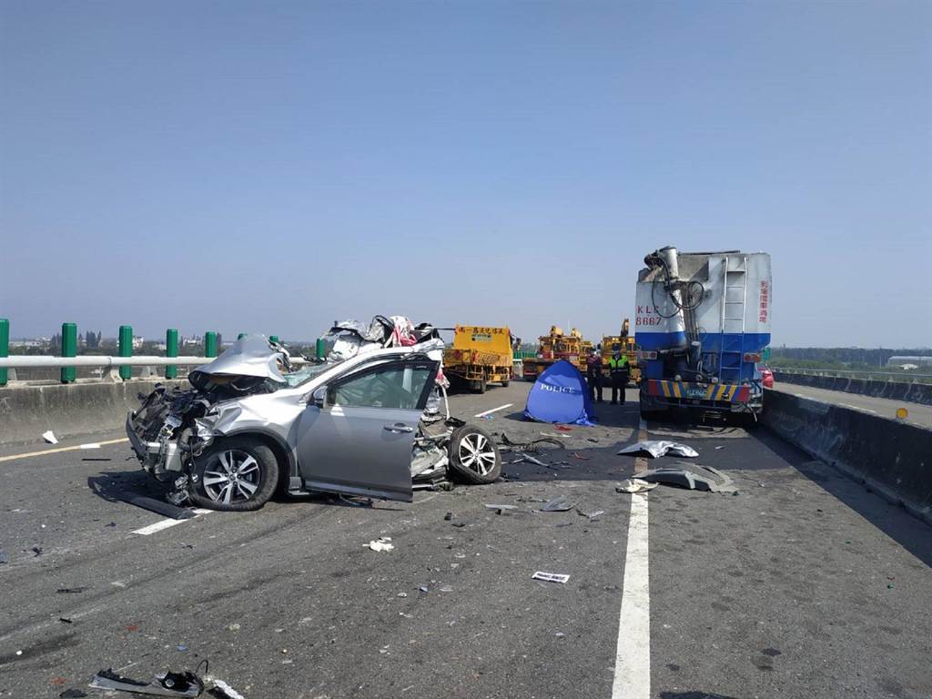 20车连撞!台湾发生重大车祸,疑因浓雾酿2死8伤