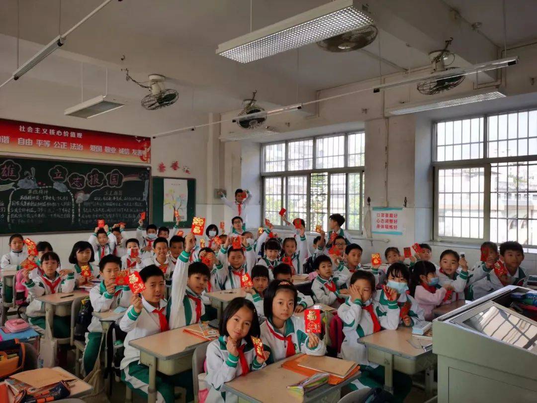 开学啦棠下小学同学们收到了特别的礼物