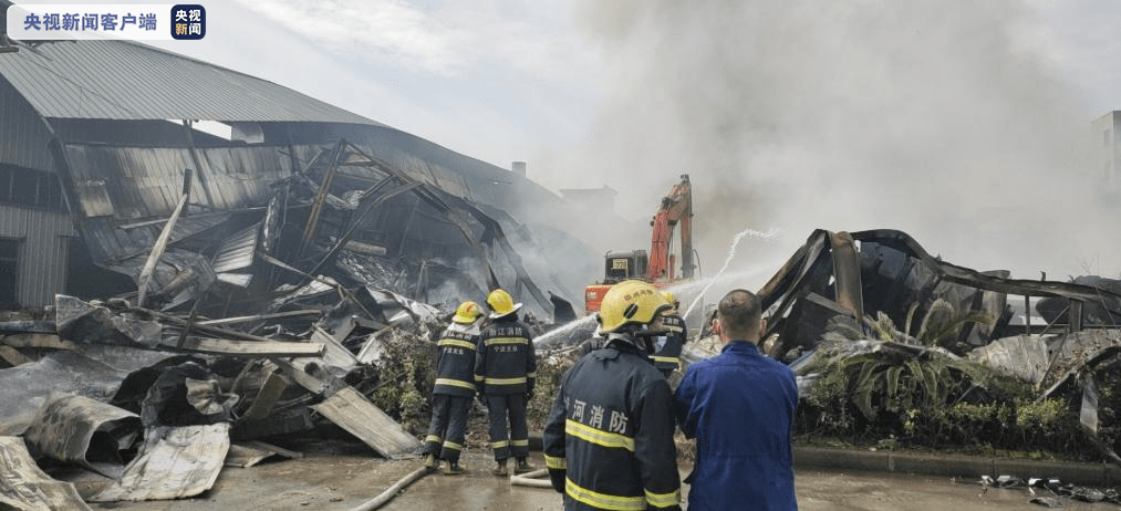 浙江慈溪一企业发生火灾明火已扑灭无人员伤亡