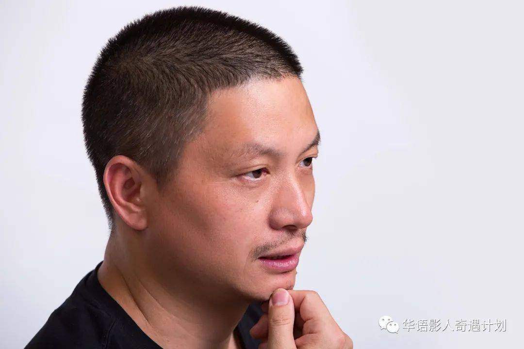跨过鸭绿江热播总编剧余飞讲述创作经历