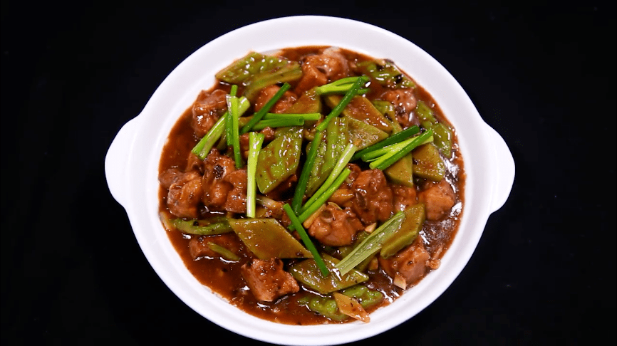 【培你过年 技长一岁】粤菜大师教你煮靓餸之凉瓜焖排骨_苦瓜