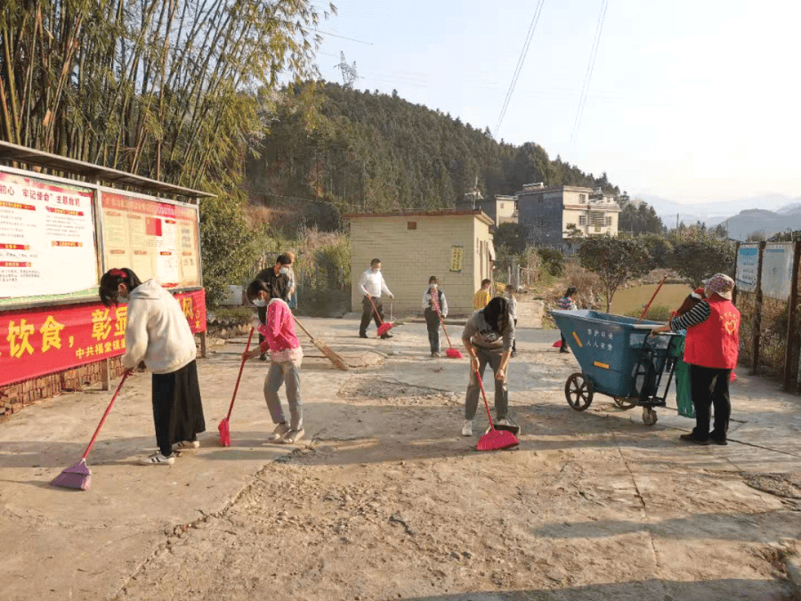 十八连山镇老年人口_人口老龄化图片