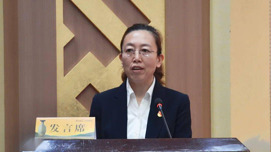 贾丽霞作《2021年度营销人员考核激励指导意见》宣讲全国各片区签订