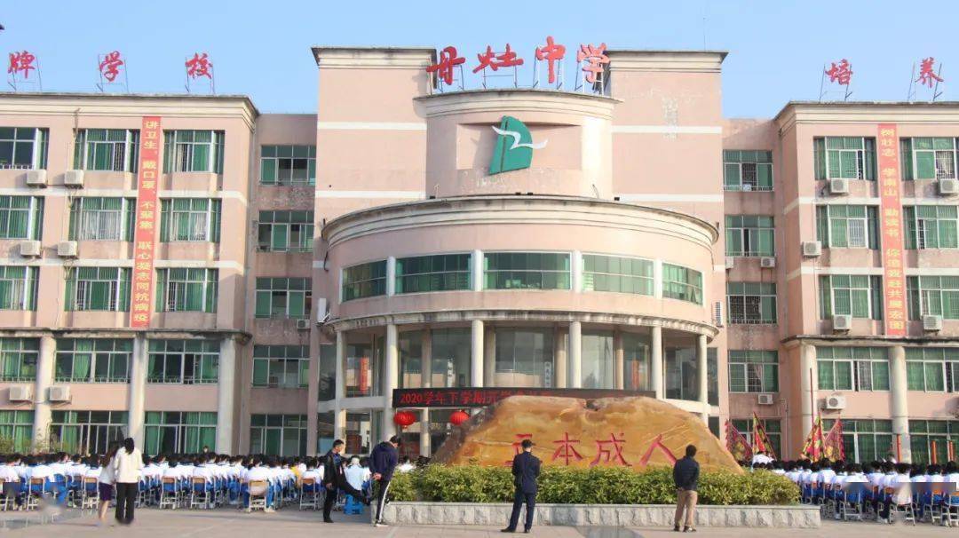 "丹灶镇初级中学校长刘星照告诉记者,学校通过"悦评越好"系统对学生假