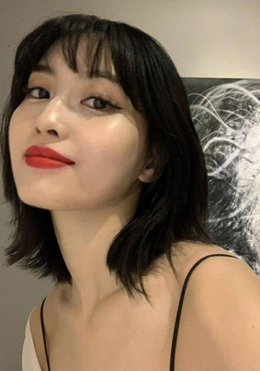 韩国女团twice成员momo社交网站发照展性感魅力