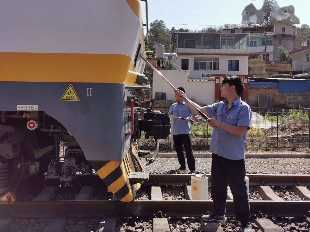 站段资讯开工第一天牛昆明工务机械段