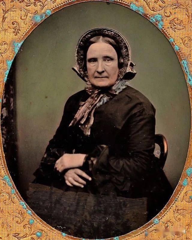 19世纪中叶维多利亚时代老年妇女的惊人照片