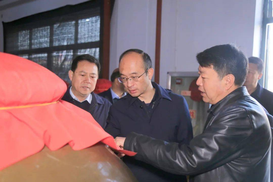 陇南市副市长李荣一行到甘肃红川酒业有限责任公司调研