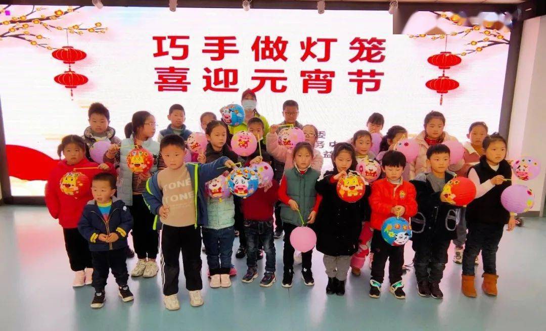 在睦邻中心党群活动室开展"巧手做灯笼,喜迎元宵节"主题活动