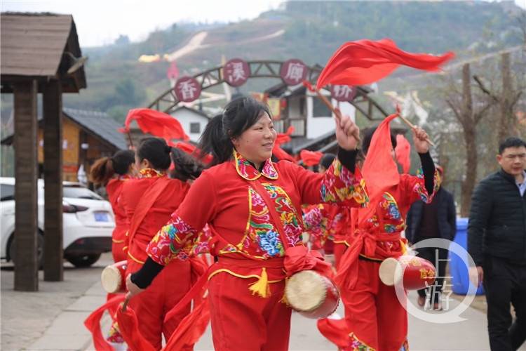 “快闪”闹元宵 重庆人过大年花样多