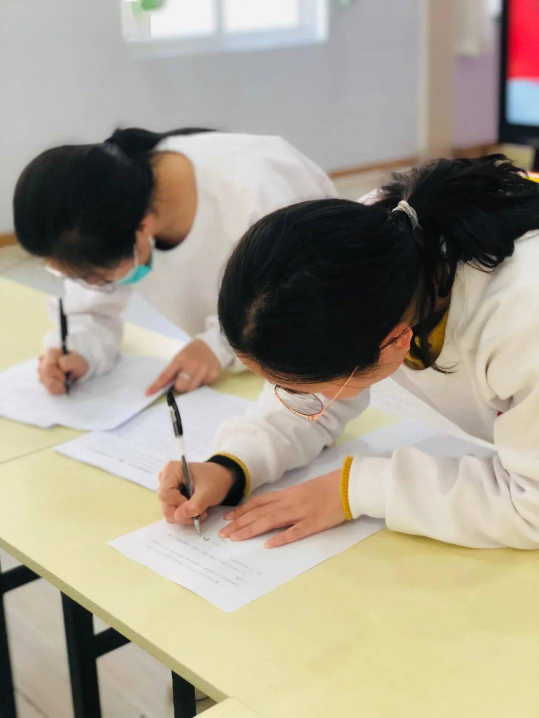 什么是老师的职业素养 2205e406fde64816801b65b86ce7fbe8.jpeg