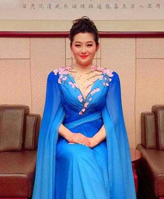 我陪月亮等你许冬子作词梁明作曲赵丽娜演唱