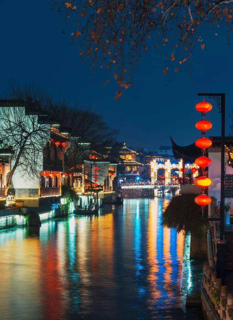 秦淮河畔,烟花柳巷,景色迷人伊人醉.