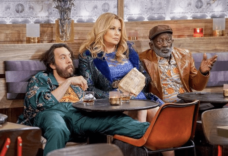 实际上,出道二十多年都演"dumb blonde金发笨美人",并不是一件容易的