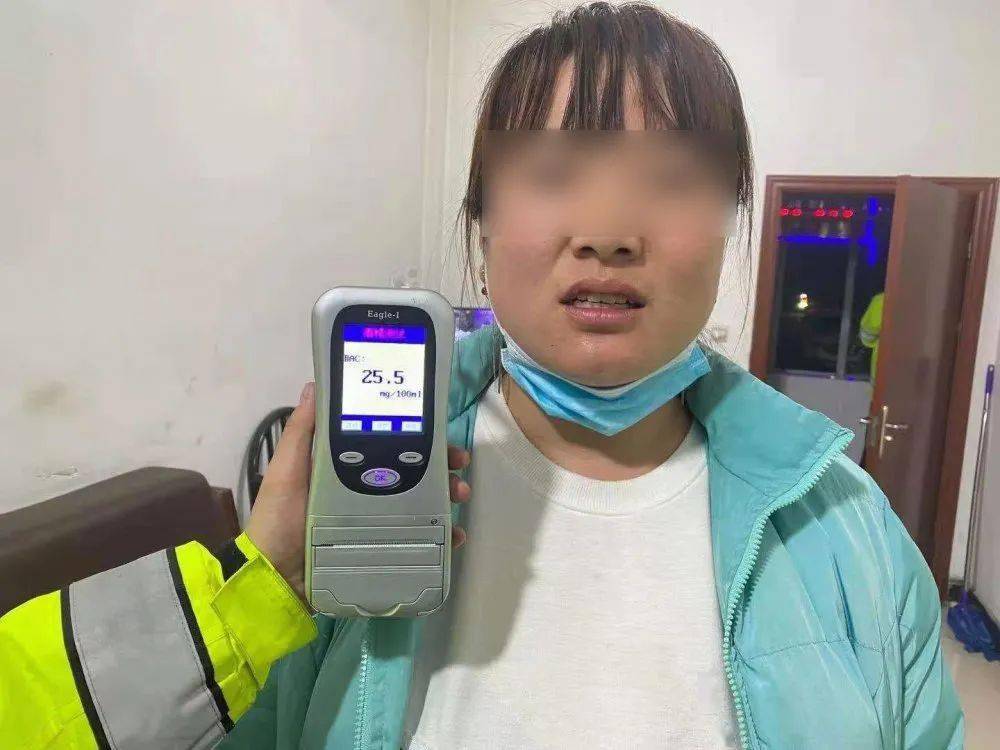 不可思议神木女子酒驾被查竟甩锅给蛋黄派
