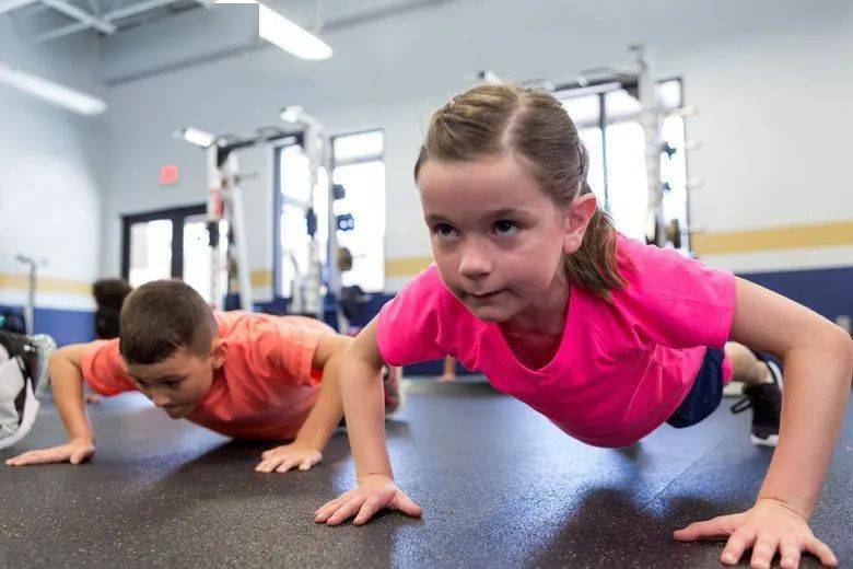 「少儿体能」为何全球孩子每天运动量不足?