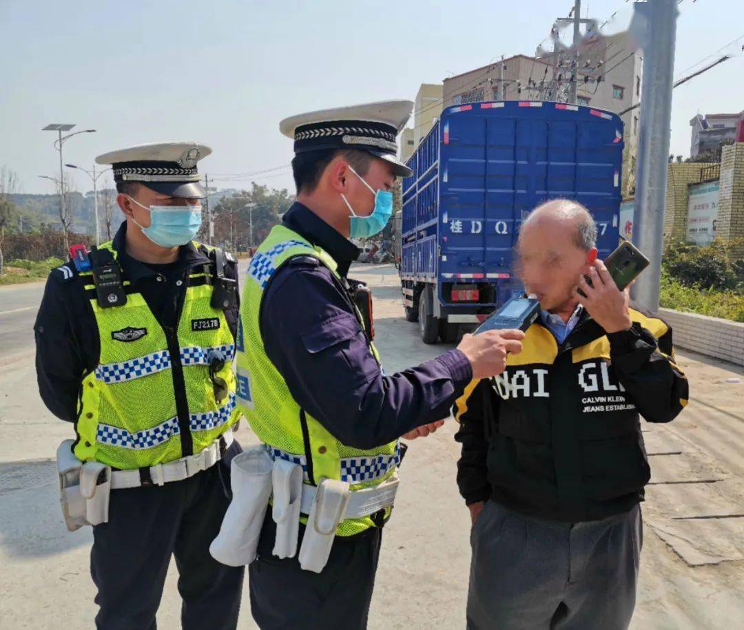 工人被卷10秒只剩头 人被卷进机器甩一夜