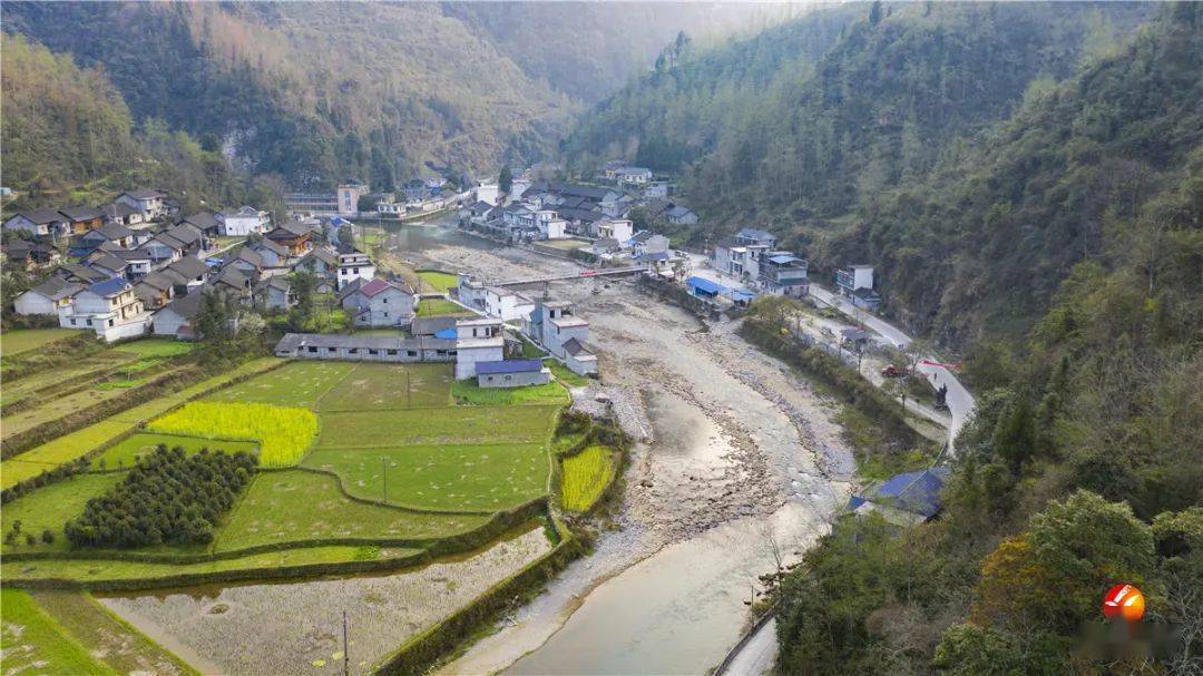 "近88年时间过去了,如今,行走在花垣县补抽乡境内的大龙村,聚福村