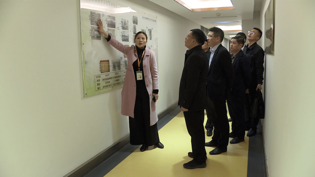 副县长杨杰陪同.