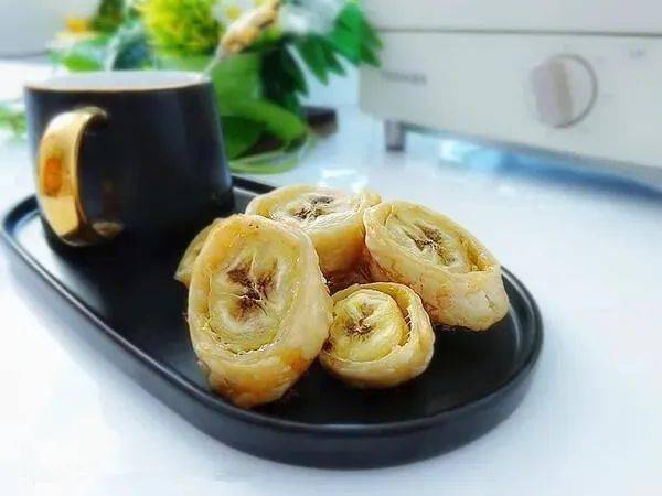 周一早餐:全麦馒头 黄瓜木耳炒肉 蒜香茄子 百合南瓜大米粥早点:苹果