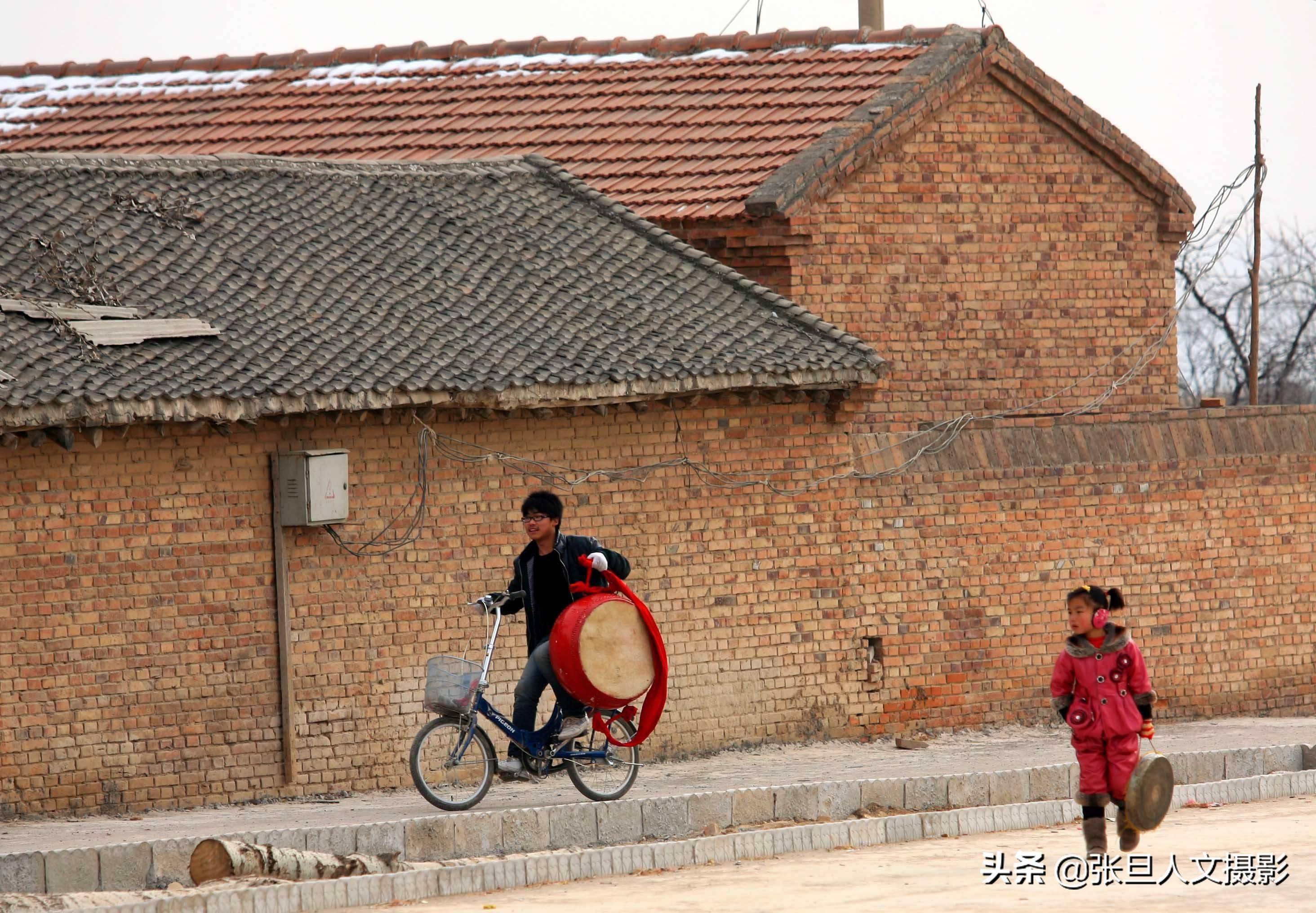 看山西临汾乡村民俗活动敲锣鼓让人心情激动年味有多浓