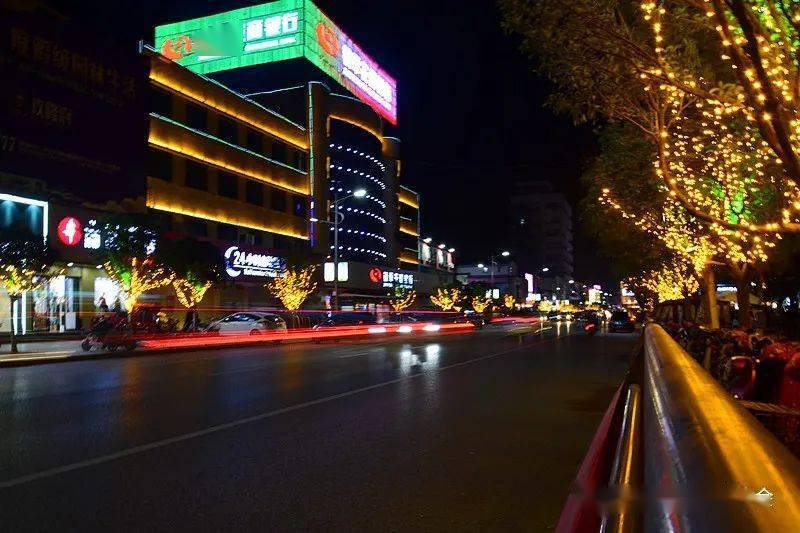 流光溢彩夜色灯光下的镇平县城街道惹人醉你绝对想象不到它的美
