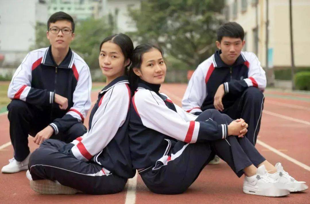 政协委员谈校服管理加大检查力度创新监管方法