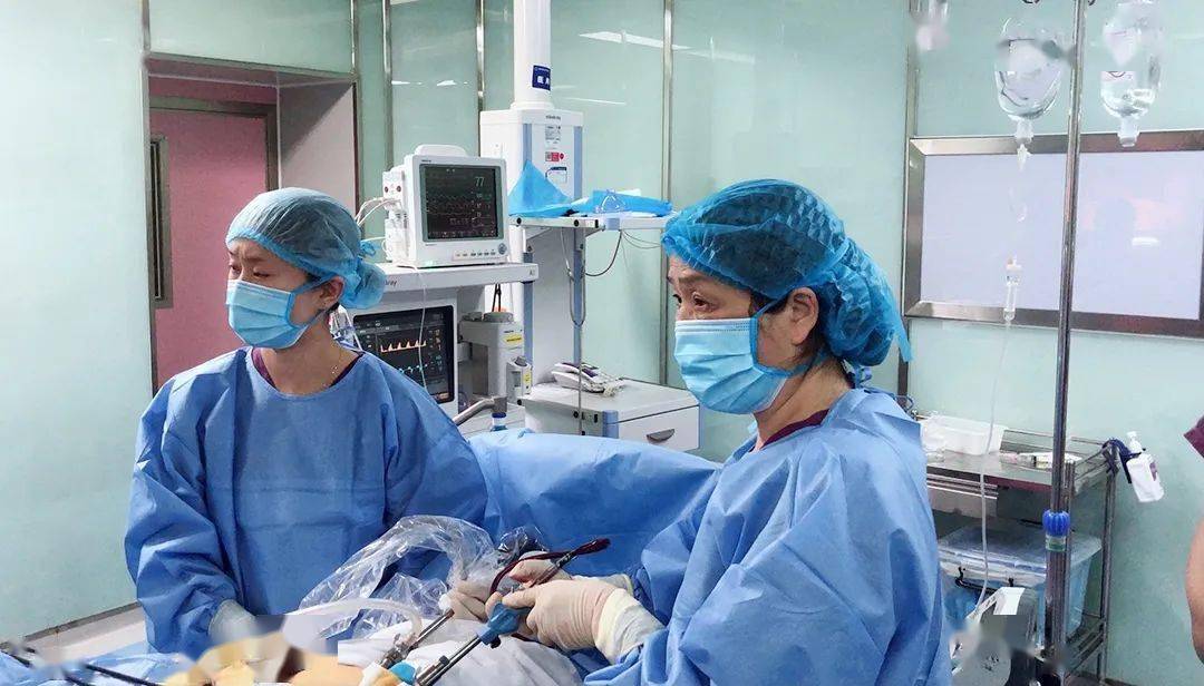 剥除肌瘤16个最大直径5公分腹腔镜微创手术为患者带来新生 Zui