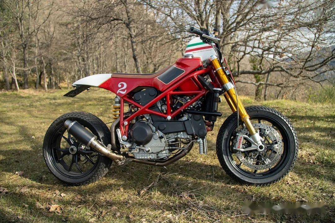 b采用f1进气设计改装的杜卡迪996