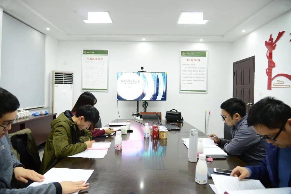 践行三牛精神耕出丰收年景袁庄镇党政办公室开展第六期学习分享沙龙