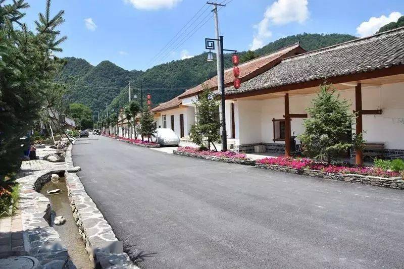 位于陕西省汉中市留坝县留侯镇,毗邻紫柏山国家森林公园4a级景区,辖6