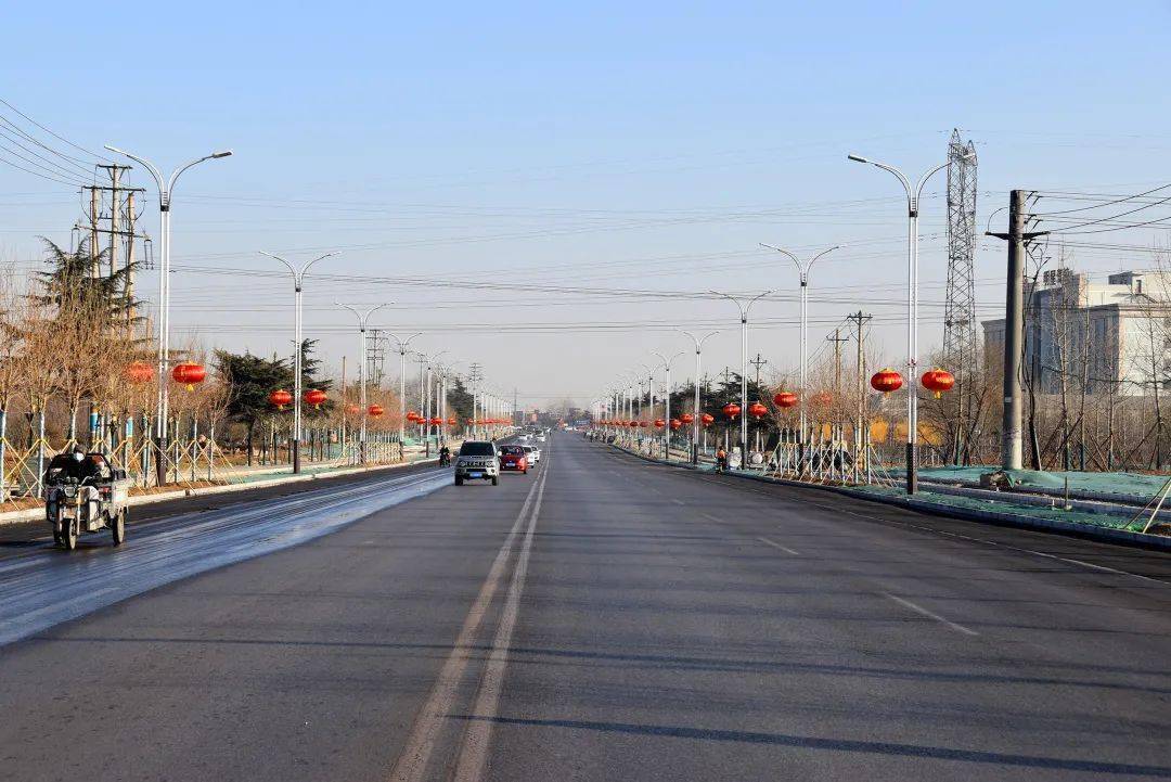 会前,大家一同现场观摩了东环路,西环路改造提升工程,改扩建的道路