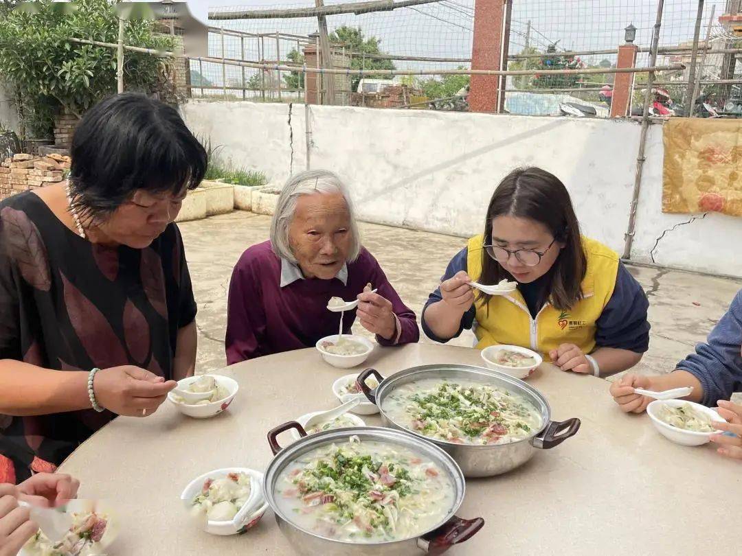 "一家人的饭桌"元宵探访活动_汤圆