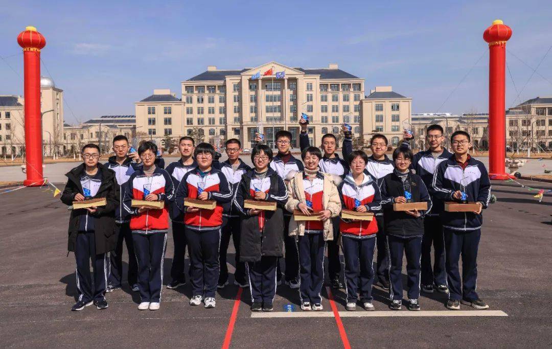 20余载岁月,积淀深厚荣成市第三中学始建于1998年7月,寄托着老校友的