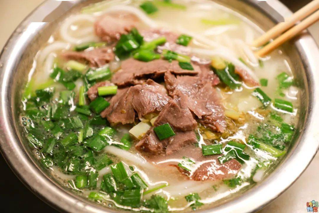 喂桂林下雨了来碗火了11年的羊肉粉
