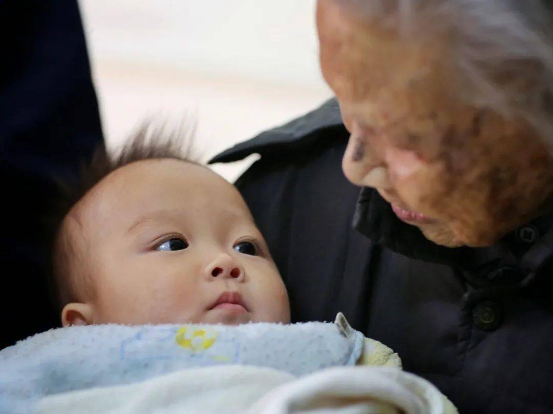 清远百岁老人高祖母和玄孙相差100岁