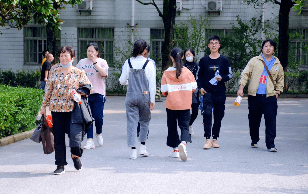 雪花灯猜成语_看图猜成语(2)