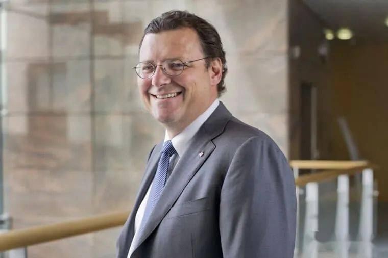 百达翡丽总裁泰瑞·斯登(thierrystern)在接受媒体采