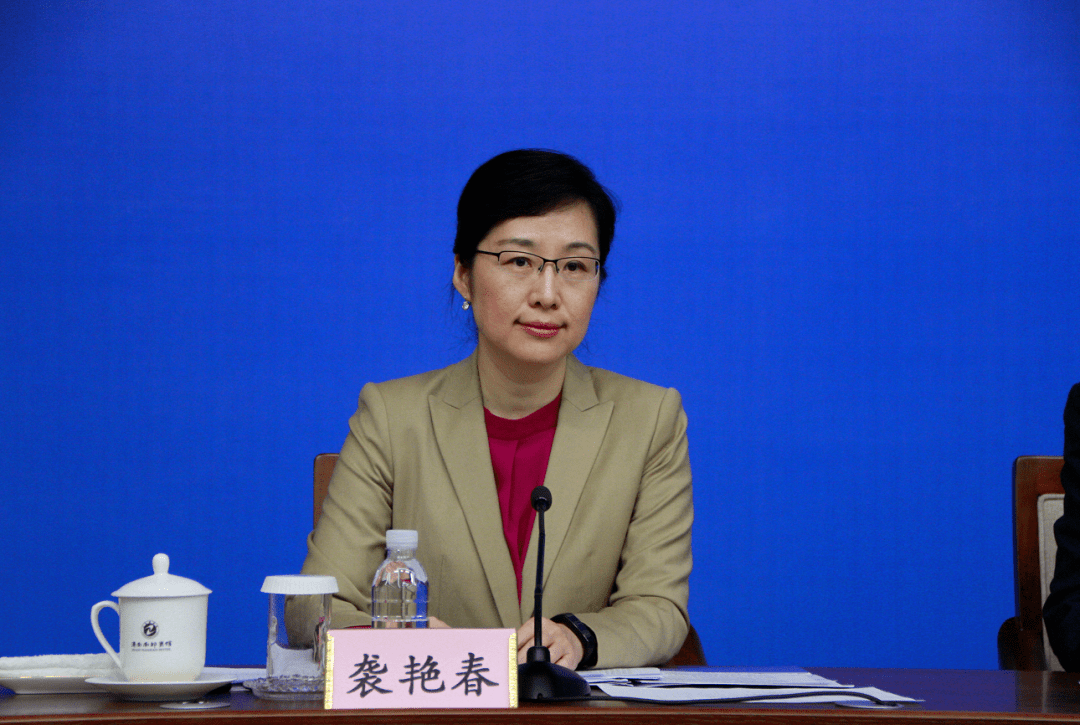 新闻发言人,去年6月调任山东省委宣传部副部长,省新闻办主任,至今8个