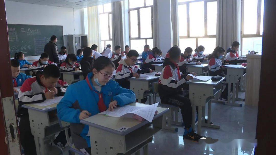 肃北中学九年级学生祝羽薇说,步入新的学期,自己要制定一个目标,就是