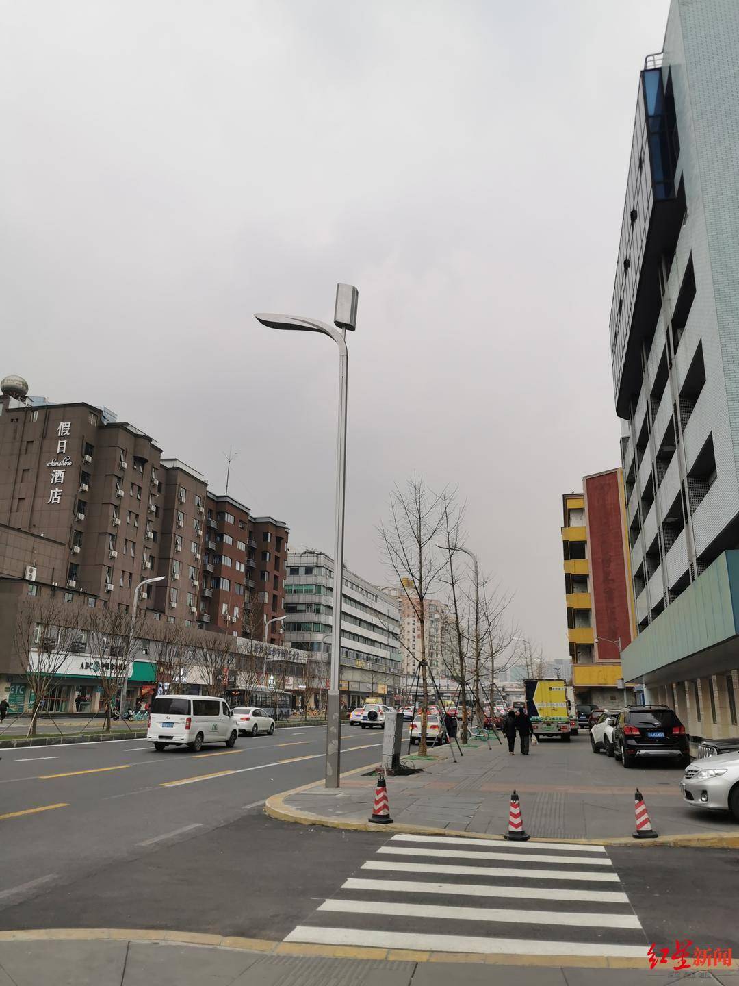 成都|成都一环路“多杆合一”上新！有5G基站，还带LED显示屏